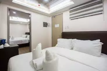 Hotel Emerald Island