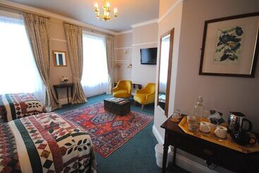 Pensão Churchill Guest House