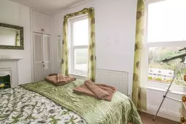 Lowena Cottage