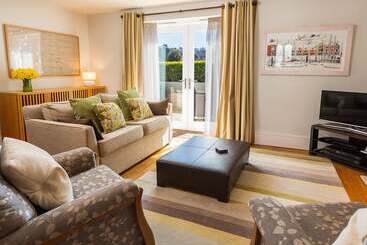 کلبه 4 Dart Marina