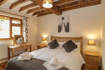 קוטג'' Oak Lodge