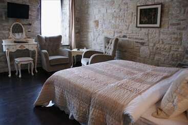 Griffon Boutique Hotel   Boutique Class