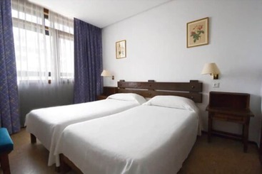 هتل Apartamentos La Nogalera