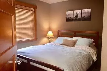 Mökkimajoitus River Rock Mountain Cabin