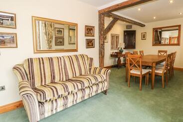 Landhus Rose Hips Barn