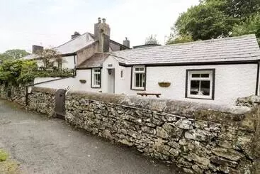 Mökkimajoitus Ty Coed