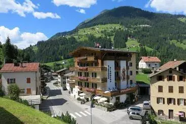 Digonera Historic Hotel B&b