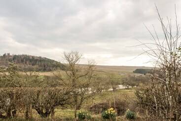 2 Redeswood Cottages