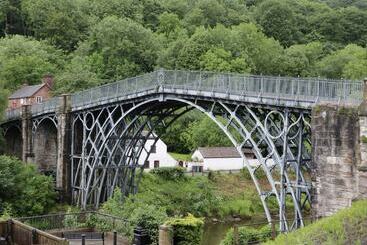 קוטג'' Riverdale