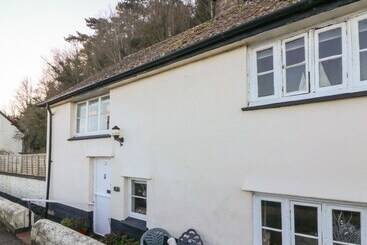 کلبه 19 Quay Street