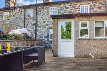 Mökkimajoitus Bro Dawel