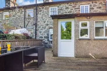 Mökkimajoitus Bro Dawel