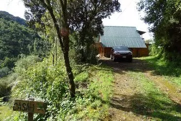 Mökkimajoitus Quetzal Valley Cabins