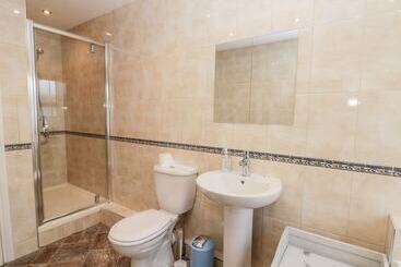 کلبه Mayville House