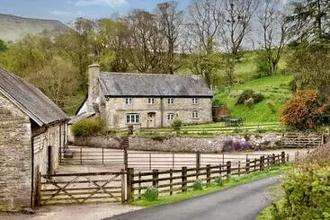 Mökkimajoitus The Birches