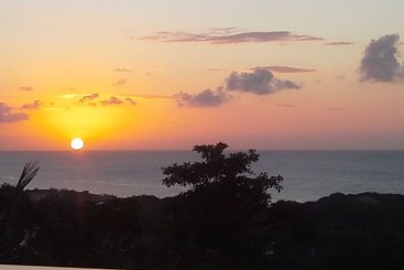 تختخواب و صبحانه West End Breeze