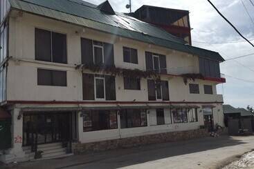 هتل Daisy Dot Murree