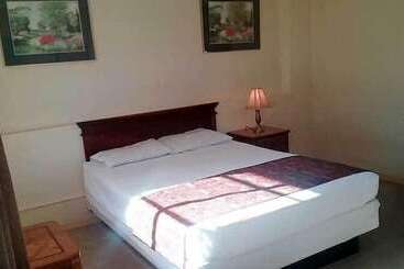 فندق على الطريق Country Inn Llc