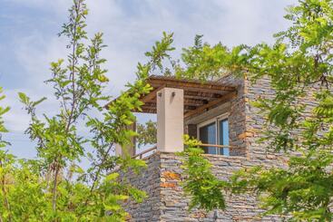 Pension Vourkari Village