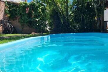 Retkeilymaja Guest House Ilhabela Cocaia