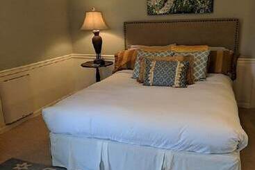 مبيت وإفطار Meadowood Inn