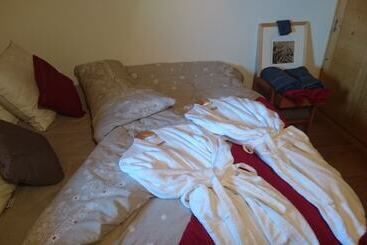 Отель Loyehill Chalet. Swiss Alps Escape