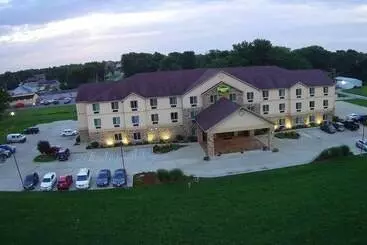 Hotelli Country View Inn & Suites