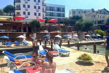 Hotel Hidden Garden Butik