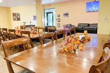 호텔 The Oasis Extended Stay