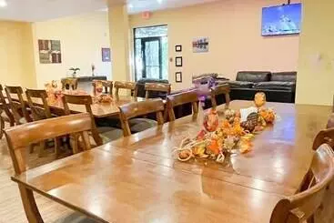 Hotelli The Oasis Extended Stay