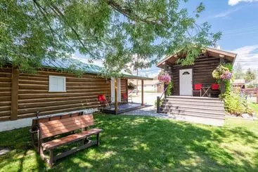 Mökkimajoitus Log Cabin Motel