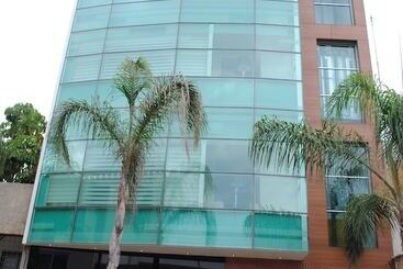 Hôtel Centinela Grand