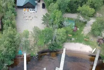 Mökkimajoitus Moose Track Adventures Resort