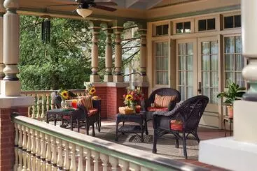 B. F. Hiestand House Bed & Breakfast