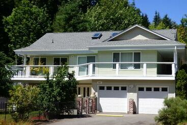 Crown House Bed & Breakfast