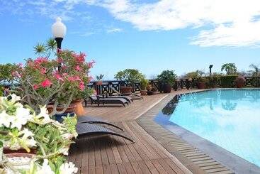 هتل Cases Couleurs