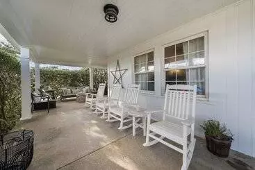 ペンション Cypress House Inn