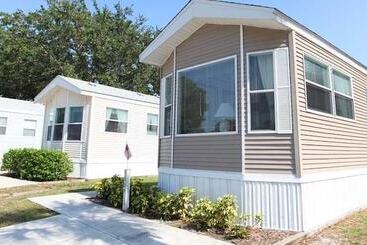 بيت ريفى Road Runner Travel Resort   Caravan Park