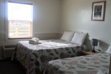 Seaview Pier And Motel