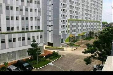 Hotelli Oyo 90241 Gunung Putri Square Apartment