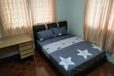 Hotel Oyo 90310 E Homestay Permai Timur