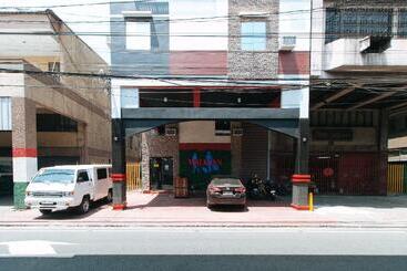 Hotel Reddoorz @ Walk Inn