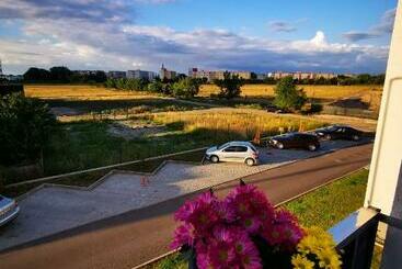 ツーリストアパートメント Teo Apartment Brasov