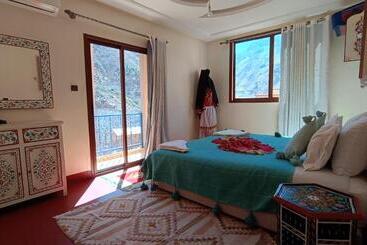 Pension Riad Otos Views