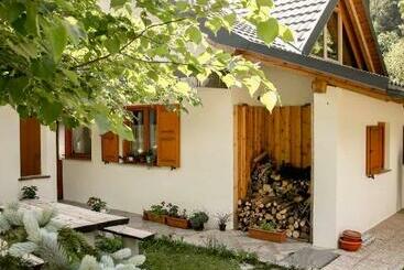 آپارتمان‌های توریست‌ها Apartma Mlekuž