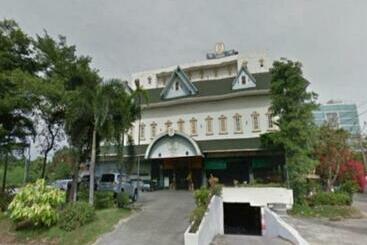 13 Coins Hotel Ngam Wong Wan