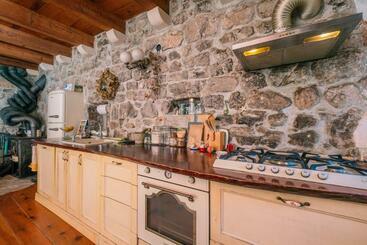 Жильё для туристов Authentic Boka House With Artistic Soul