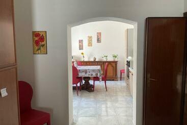 דירות לתיירים Al Civico 18