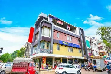 Hotel Fabexpress Madhuram Landmark