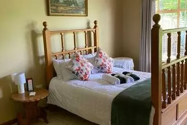 ペンション Up The Hill Guesthouse
